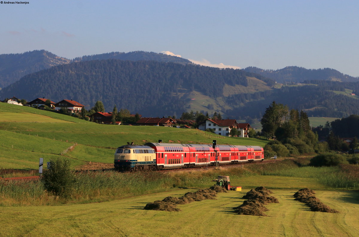 RE 57393 (Hergatz-München Hbf) mit Schublok 218 446-3 bei Oberstaufen 9.8.20