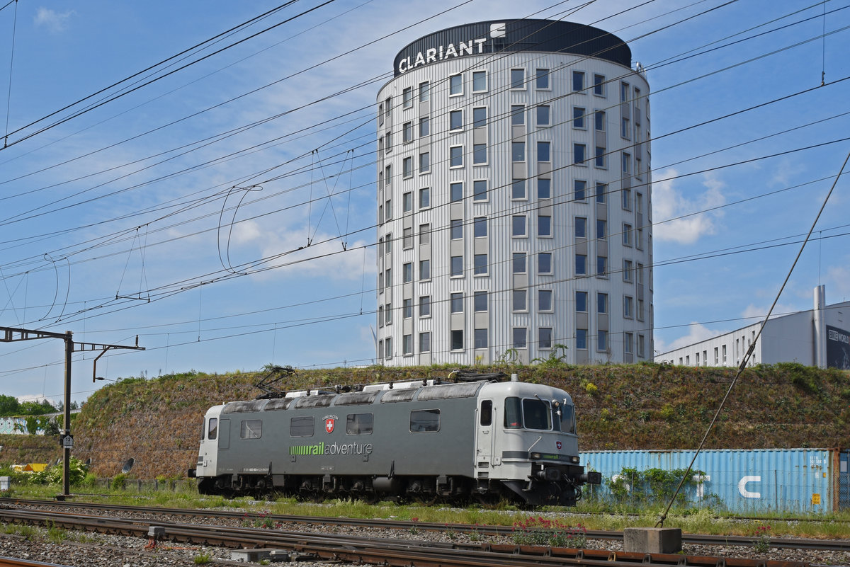 Re 620 003 der railadventure (ex SBB) durchfährt den Bahnhof Pratteln. Die Aufnahme stammt vom 06.05.2020.
