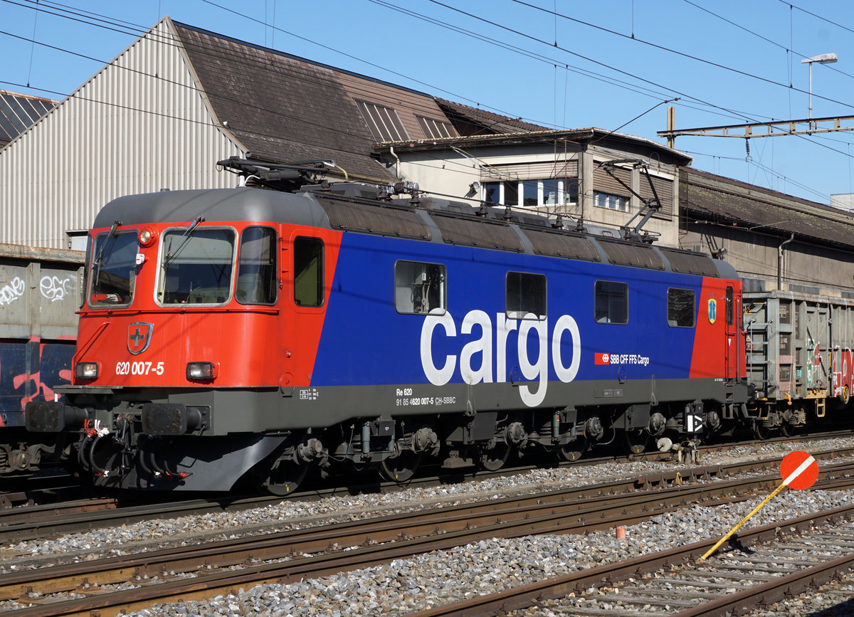 Re 620 007-5  WATTWIL 
Am 16. März 2020 konnte die refit3 Re 620 007-5 in Gerlafingen beobachtet und fotografiert werden.
Foto: Walter Ruetsch