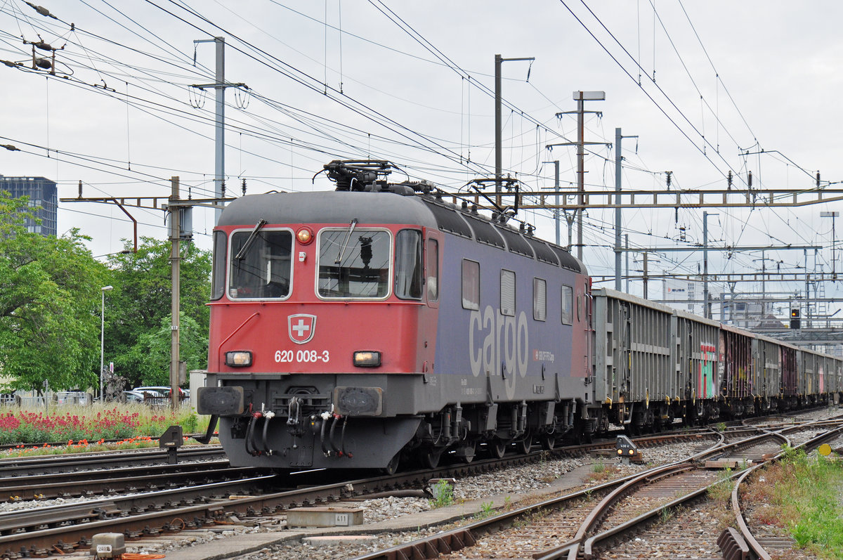 Re 620 008-3 durchfährt den Bahnhof Pratteln. Die Aufnahme stammt vom 23.05.2018.