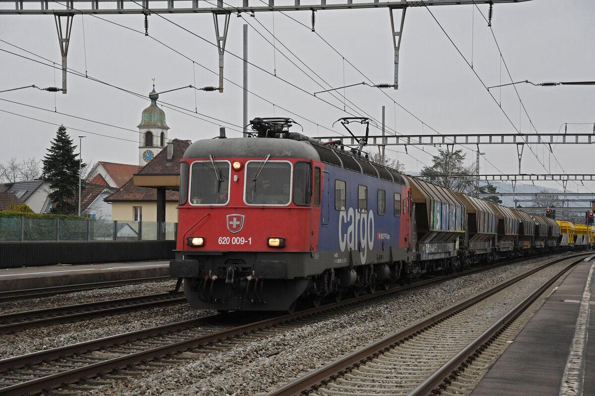 Re 620 009-1 durchfährt am 26.01.2023 den Bahnhof Rupperswil.