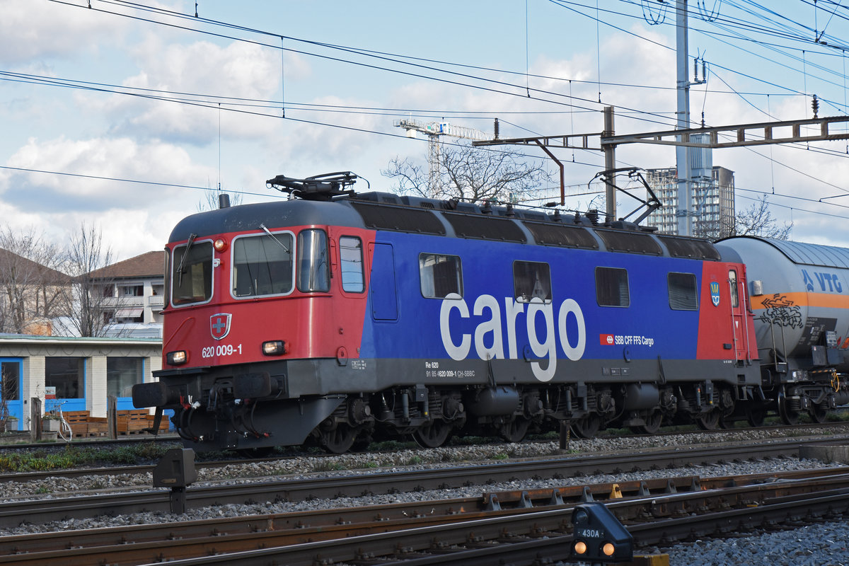 Re 620 009-1 durchfährt den Bahnhof Pratteln. Die Aufnahme stammt vom 05.02.2020.