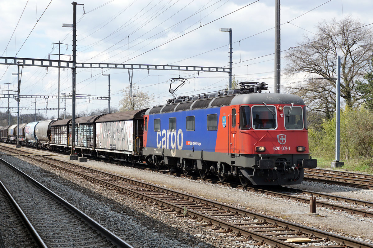 Re 620 009-1  Uzwil  auf Rangierfahrt in Möhlin am 16. April 2021.
Foto: Walter Ruetsch