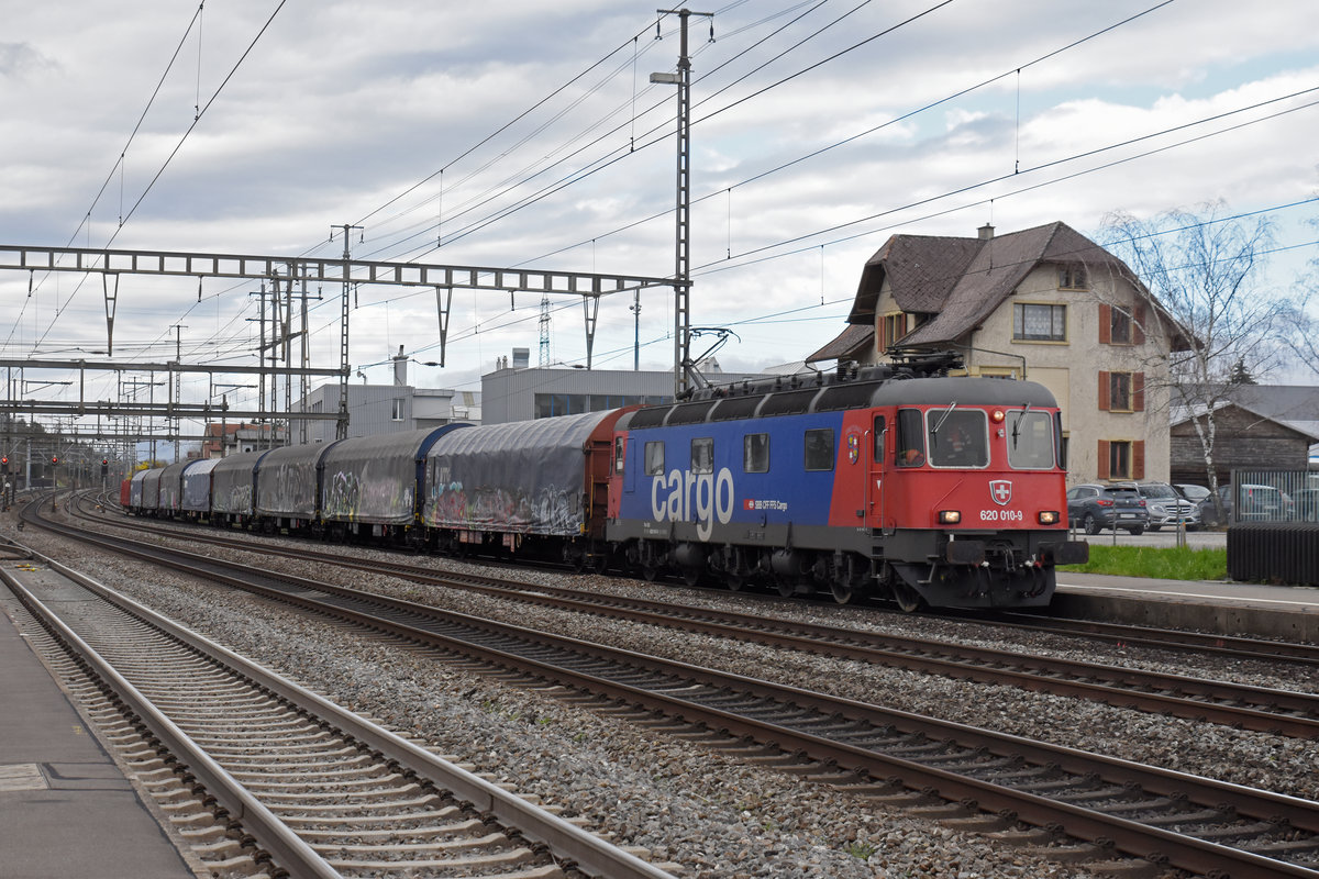 Re 620 010-9 durchfährt den Bahnhof Rupperswil. Die Aufnahme stammt vom 13.03.2020.