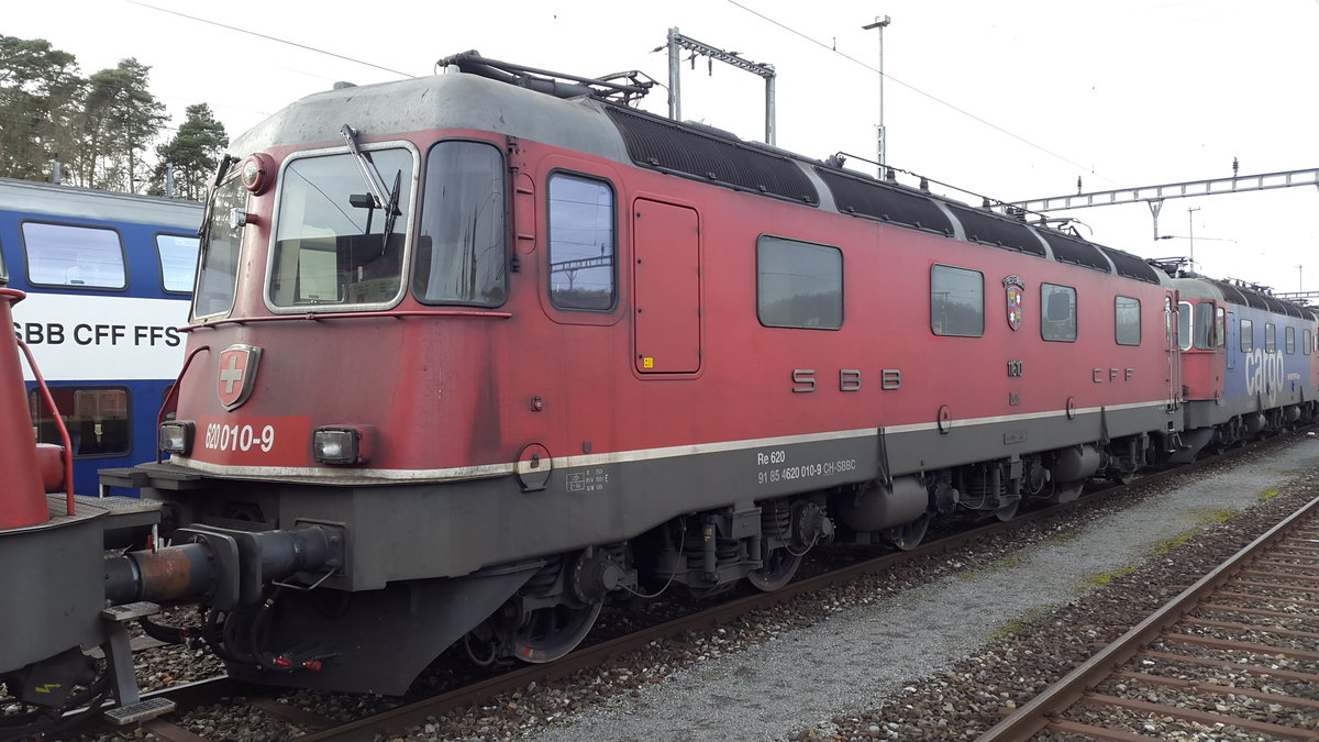Re 620 010-9  Spreitenbach  abgestellt in Bülach am 25.12.2016