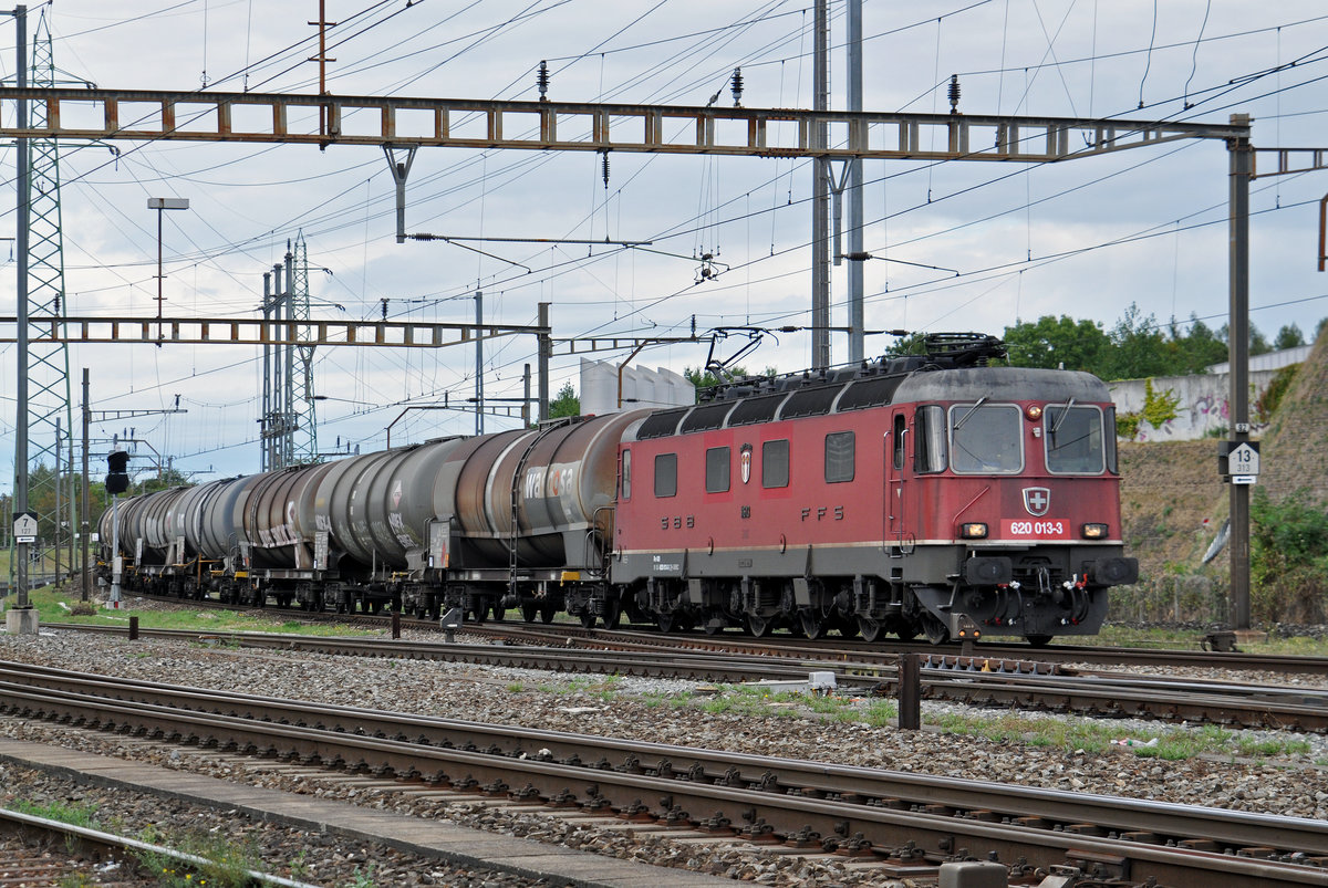 Re 620 013-3 durchfährt den Bahnhof Pratteln. Die Aufnahme stammt vom 19.09.2016.