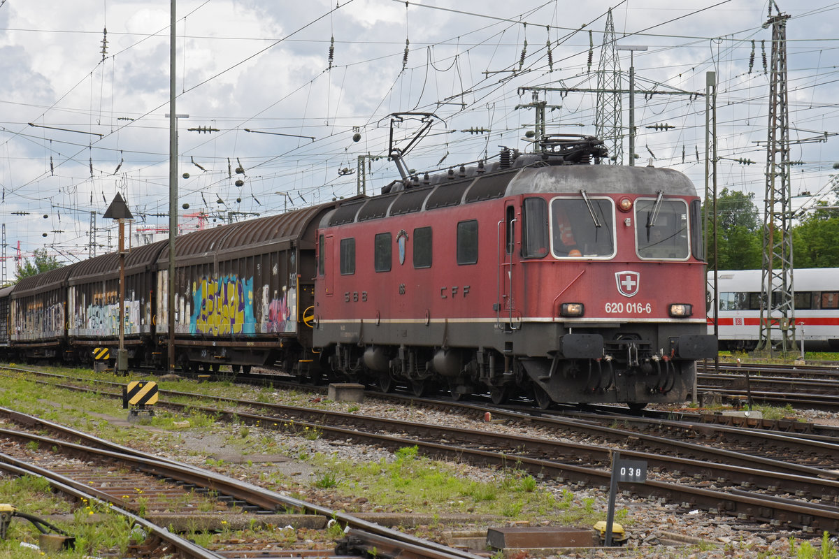 Re 620 016-6 durchfährt den badischen Bahnhof. Die Aufnahme stammt vom 19.06.2020.