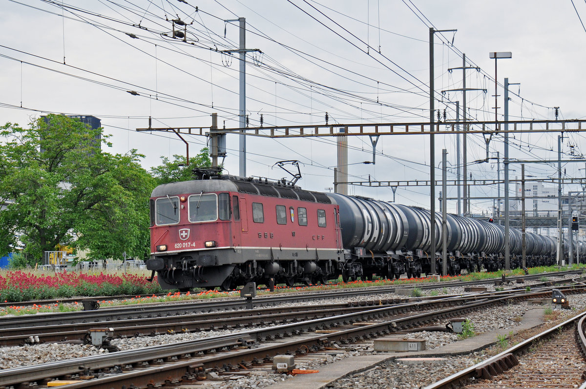 Re 620 017-4 durchfährt den Bahnhof Pratteln. Die Aufnahme stammt vom 23.05.2018.