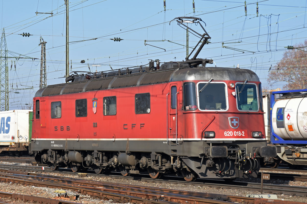 Re 620 018-2 durchfährt den badischen Bahnhof. Die Aufnahme stammt vom 05.02.2019.