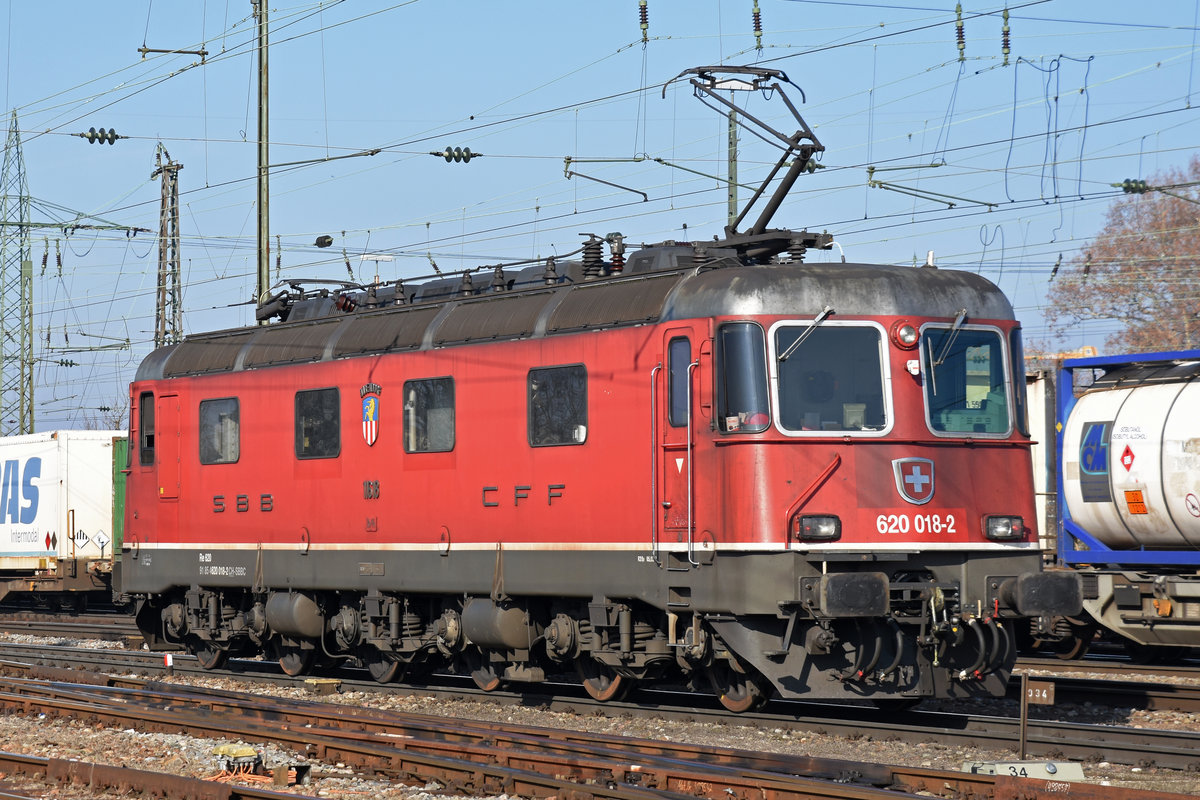 Re 620 018-2 durchfährt den badischen Bahnhof. Die Aufnahme stammt vom 05.02.2019.