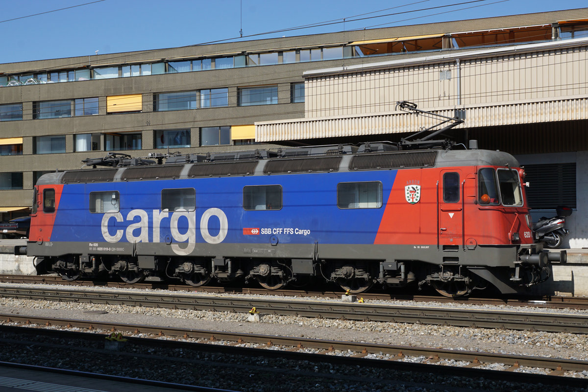 Re 620 019 - 0  ARBON  auf den nächsten Einsatz wartend in Rotkreuz am 22. März 2019.
Foto: Walter Ruetsch