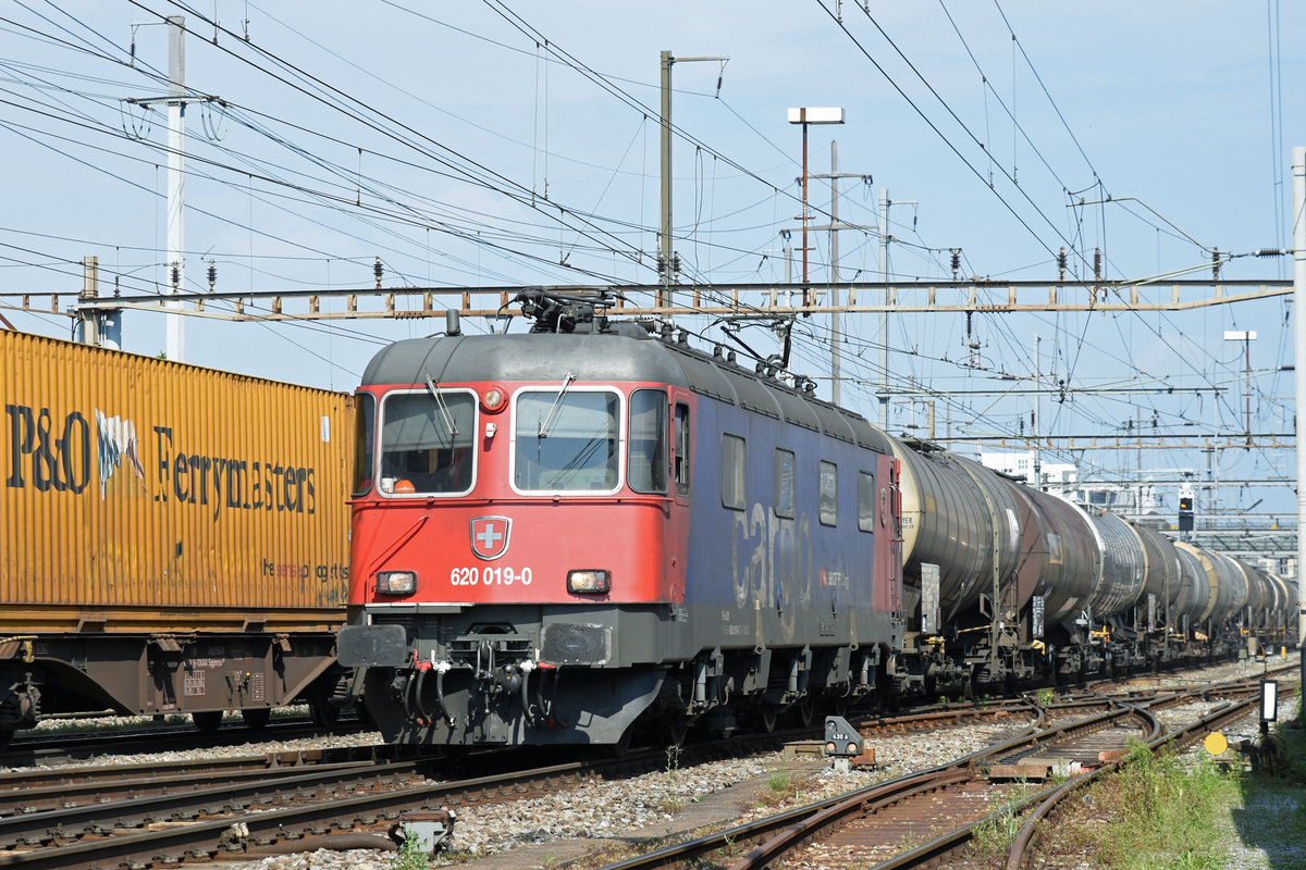 Re 620 019-0 durchfährt den Bahnhof Pratteln. Die Aufnahme stammt vom 18.05.2018.