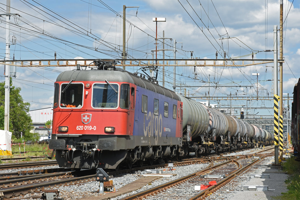 Re 620 019-0 durchfährt den Bahnhof Pratteln. Die Aufnahme stammt vom 31.05.2019.