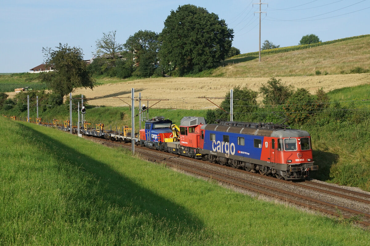 Re 620 019-1  ARBON  mit dem 60034 RBLA - LTAB bei Niederbipp am 21. Juli 2021.
Foto: Walter Ruetsch