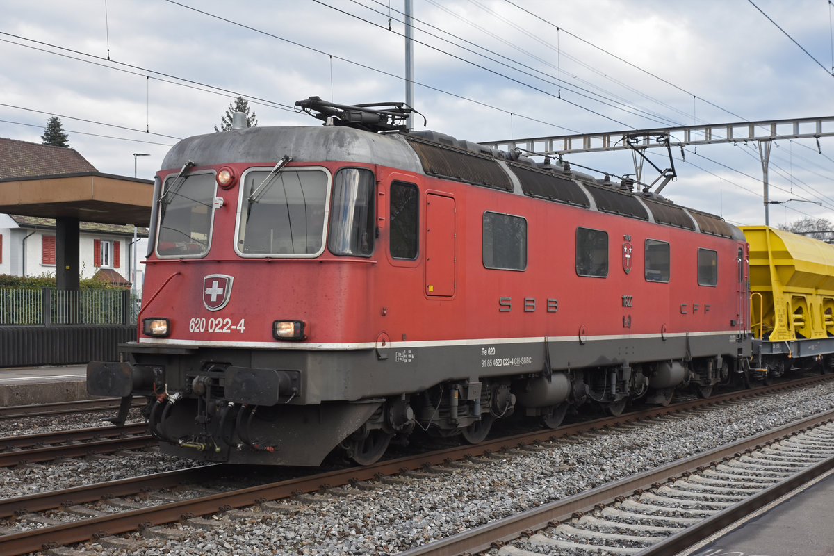 Re 620 022-4 durchfährt den Bahnhof Rupperswil. Die Aufnahme stammt vom 17.01.2020.