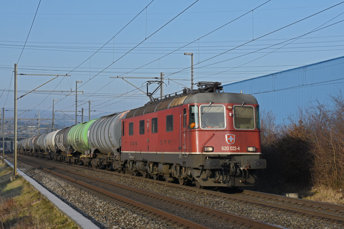 Re 620 022-4 fährt Richtung Bahnhof Itingen. Die Aufnahme stammt vom 21.01.2020.