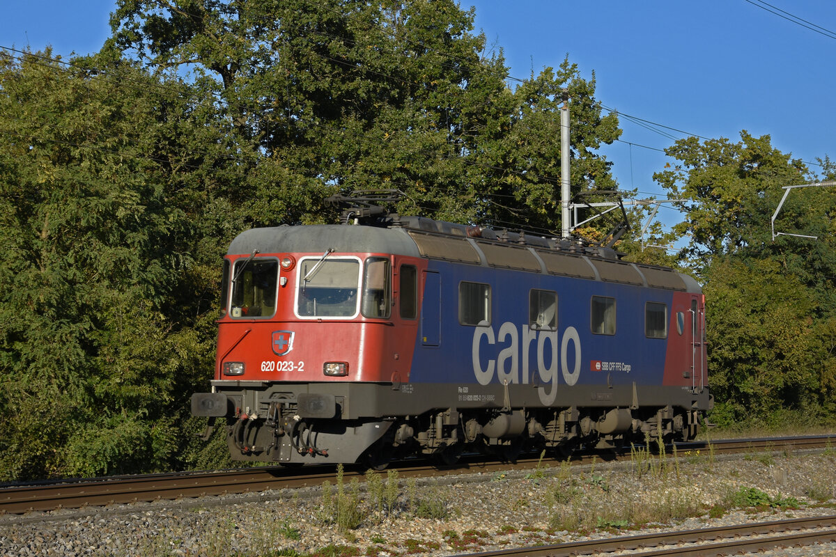 Re 620 023-2 fährt solo Richtung Bahnhof Kaiseraugst. Die Aufnahme stammt vom 14.10.2021.