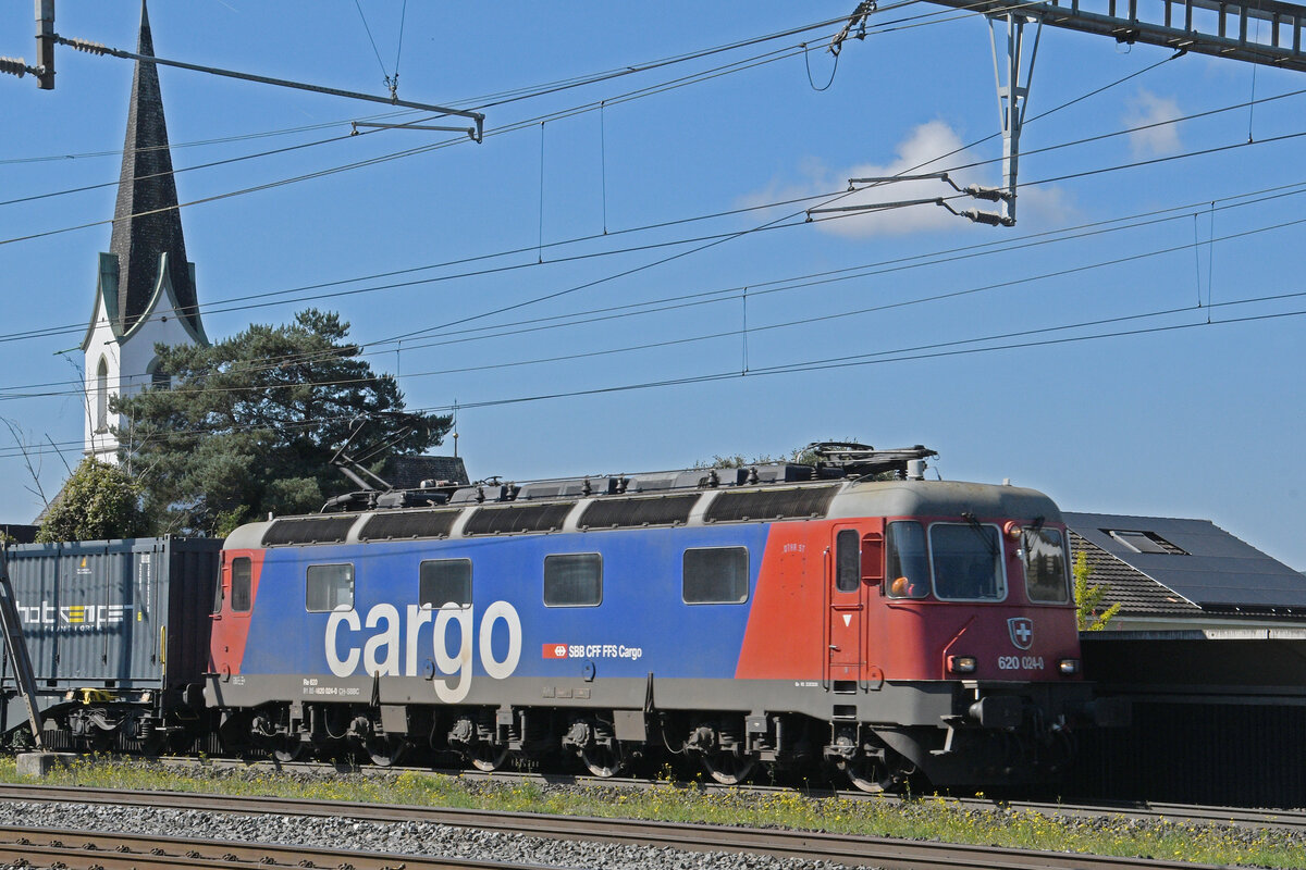 Re 620 024-0 durchfährt am 30.09.2025 den Bahnhof Kaiseraugst.