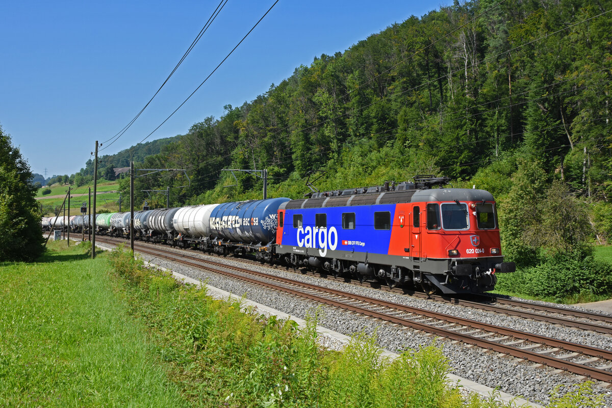 Re 620 024-0 fährt Richtung Bahnhof Tecknau. Die Aufnahme stammt vom 12.08.2021.