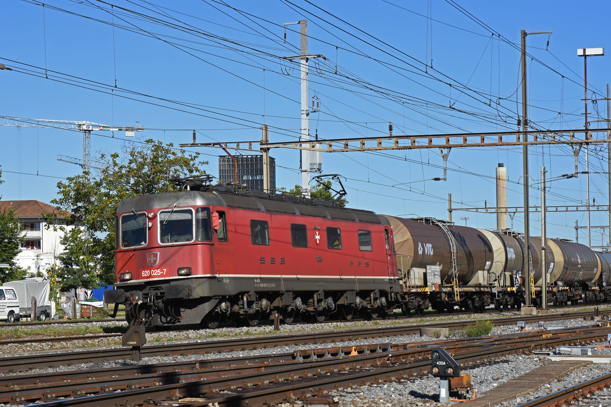 Re 620 025-7 durchfährt den Bahnhof Pratteln. Die Aufnahme stammt vom 12.09.2019.