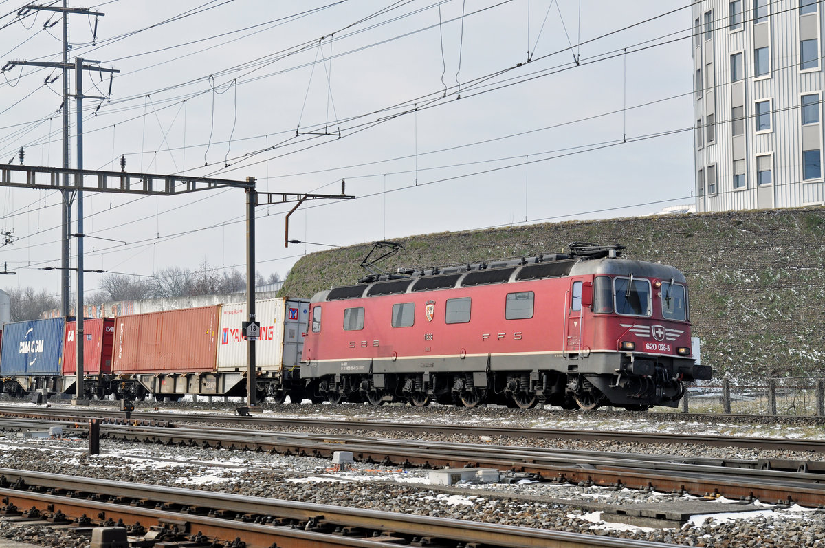 Re 620 026-5 durchfährt den Bahnhof Pratteln. Die Aufnahme stammt vom 01.03.2018.