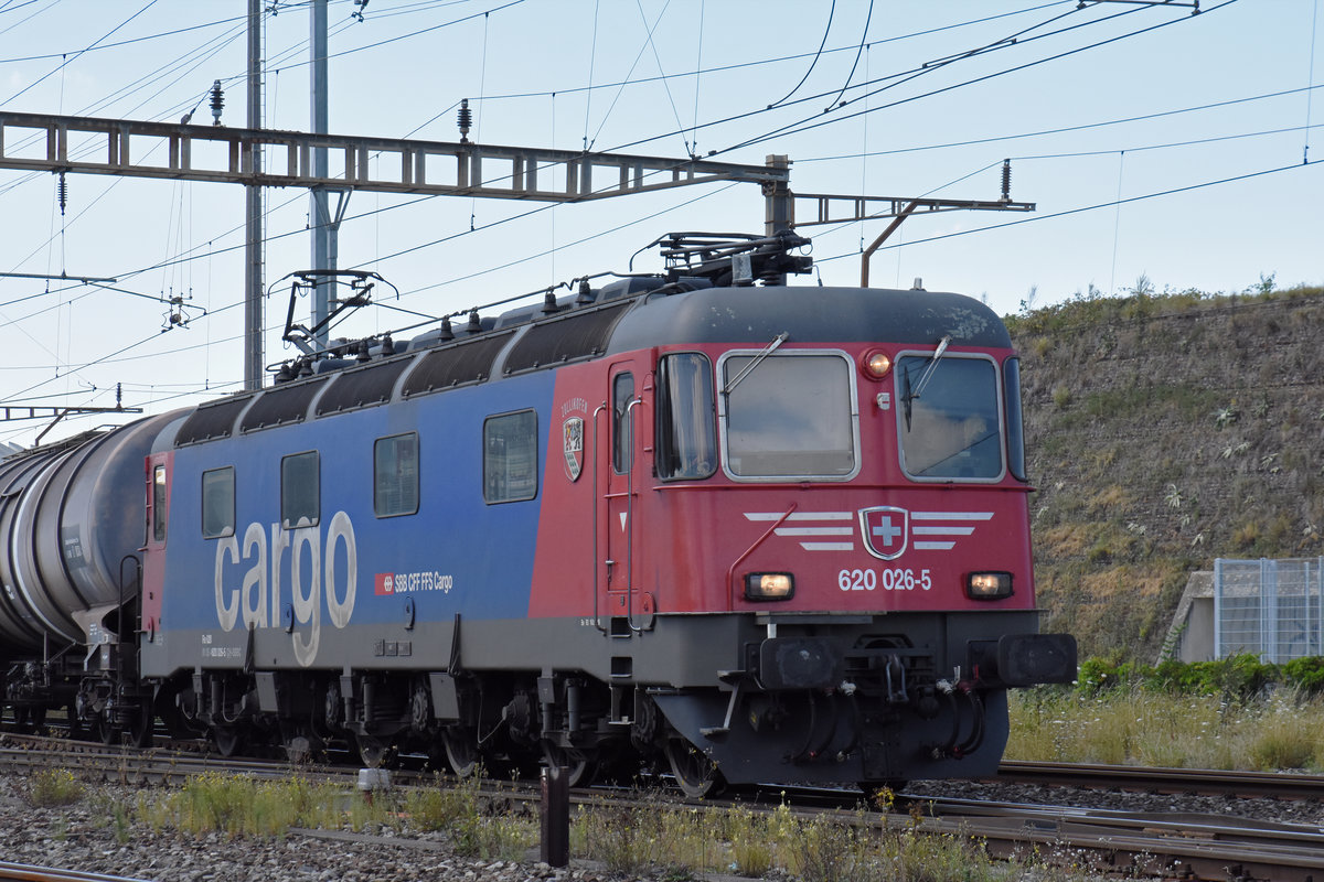 Re 620 026-5 durchfährt den Bahnhof Pratteln. Die Aufnahme stammt vom 20.07.2020.