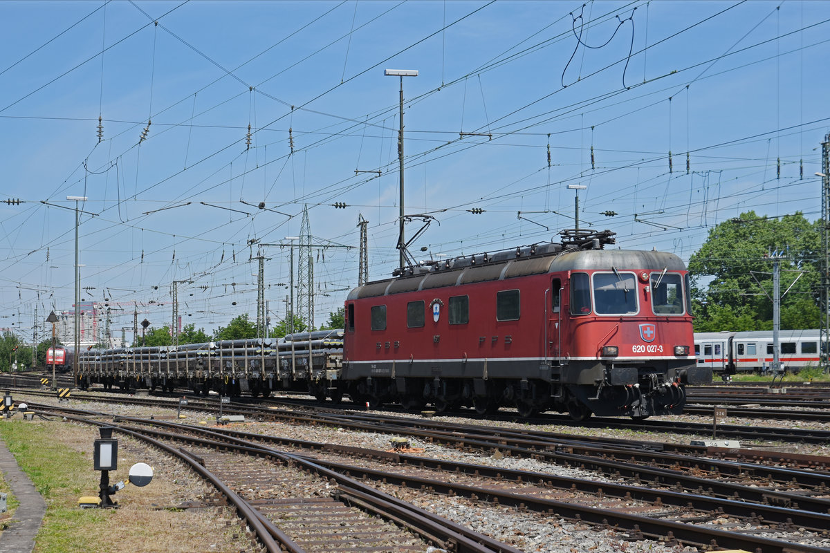 Re 620 027-3 durchfährt den badischen Bahnhof. Die Aufnahme stammt vom 27.05.2020.