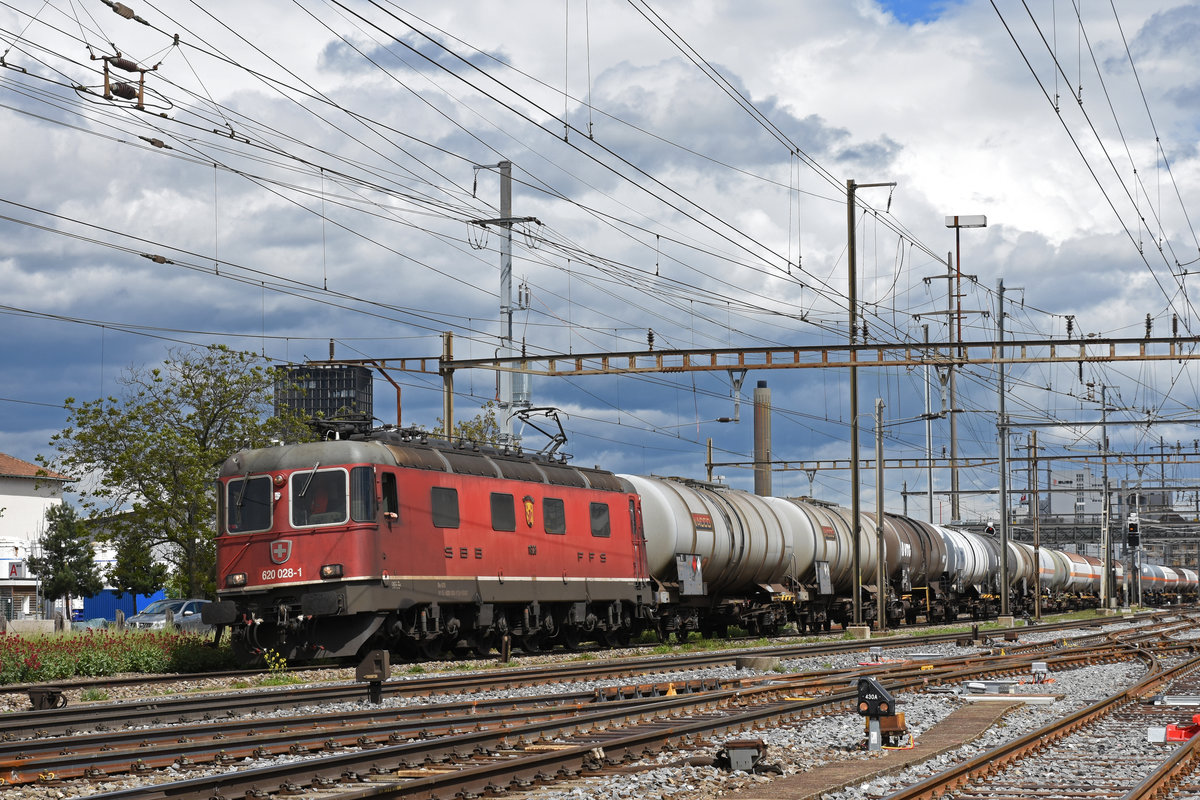Re 620 028-1 durchfährt den Bahnhof Pratteln. Die Aufnahme stammt vom 09.05.2019.