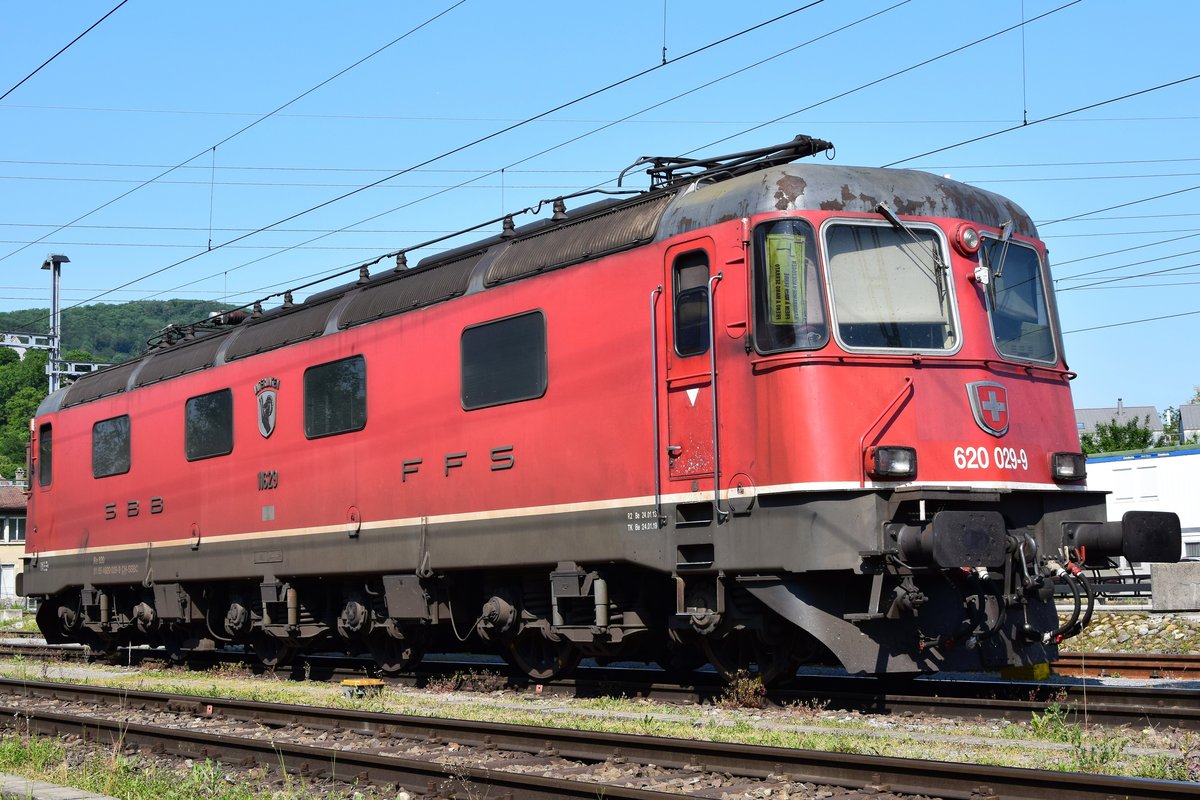 Re 620 029-9  Interlaken , abgestellt in Wildegg AG am 04.06.2019, nachdem sie einen weiteren Aushubzug vom Gubrist-Tunnel an die Rangierlok vor Ort abgegeben hatte.