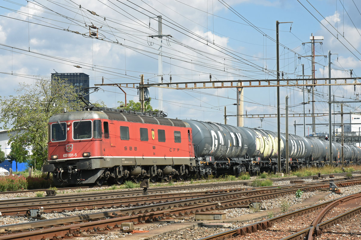Re 620 031-5 durchfährt den Bahnhof Pratteln. Die Aufnahme stammt vom 04.09.2018.