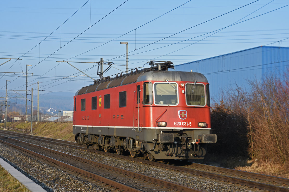 Re 620 031-5 fährt Richtung Bahnhof Itingen. Die Aufnahme stammt vom 21.01.2020.