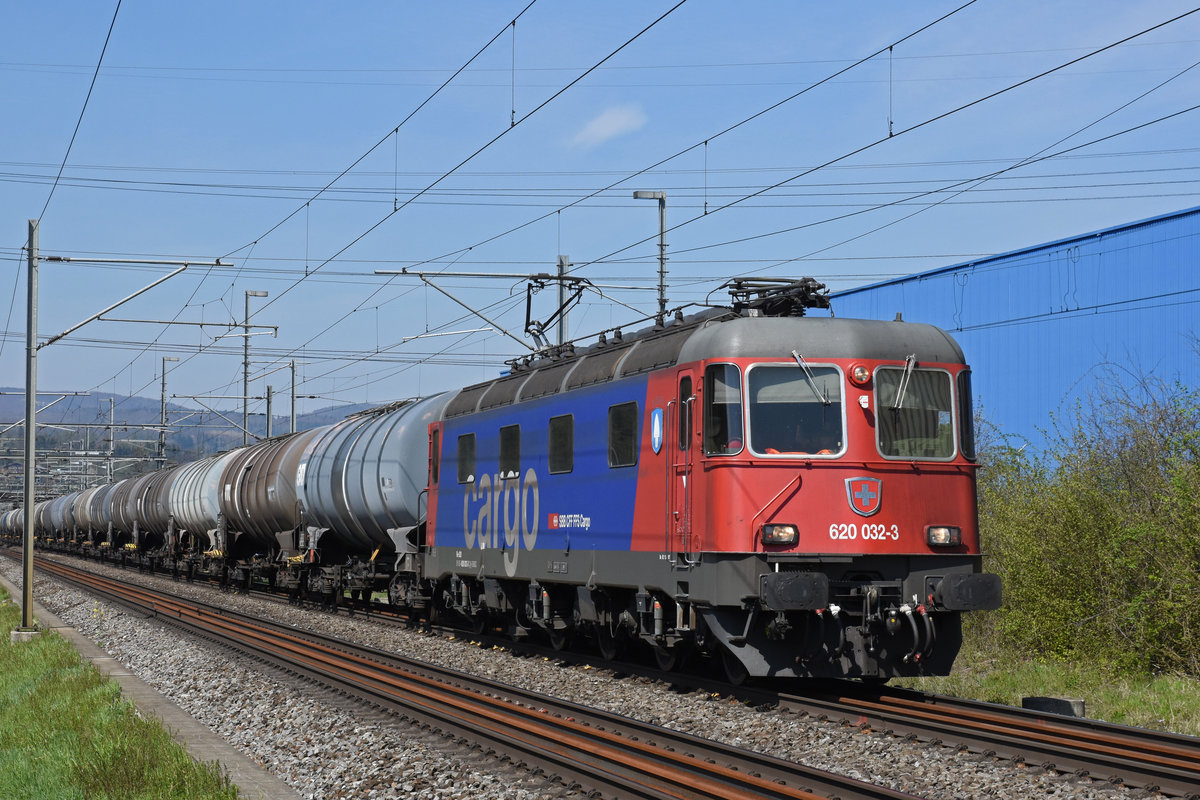 Re 620 032-3 fährt Richtung Bahnhof Itingen. Die Aufnahme stammt vom 18.04.2019.