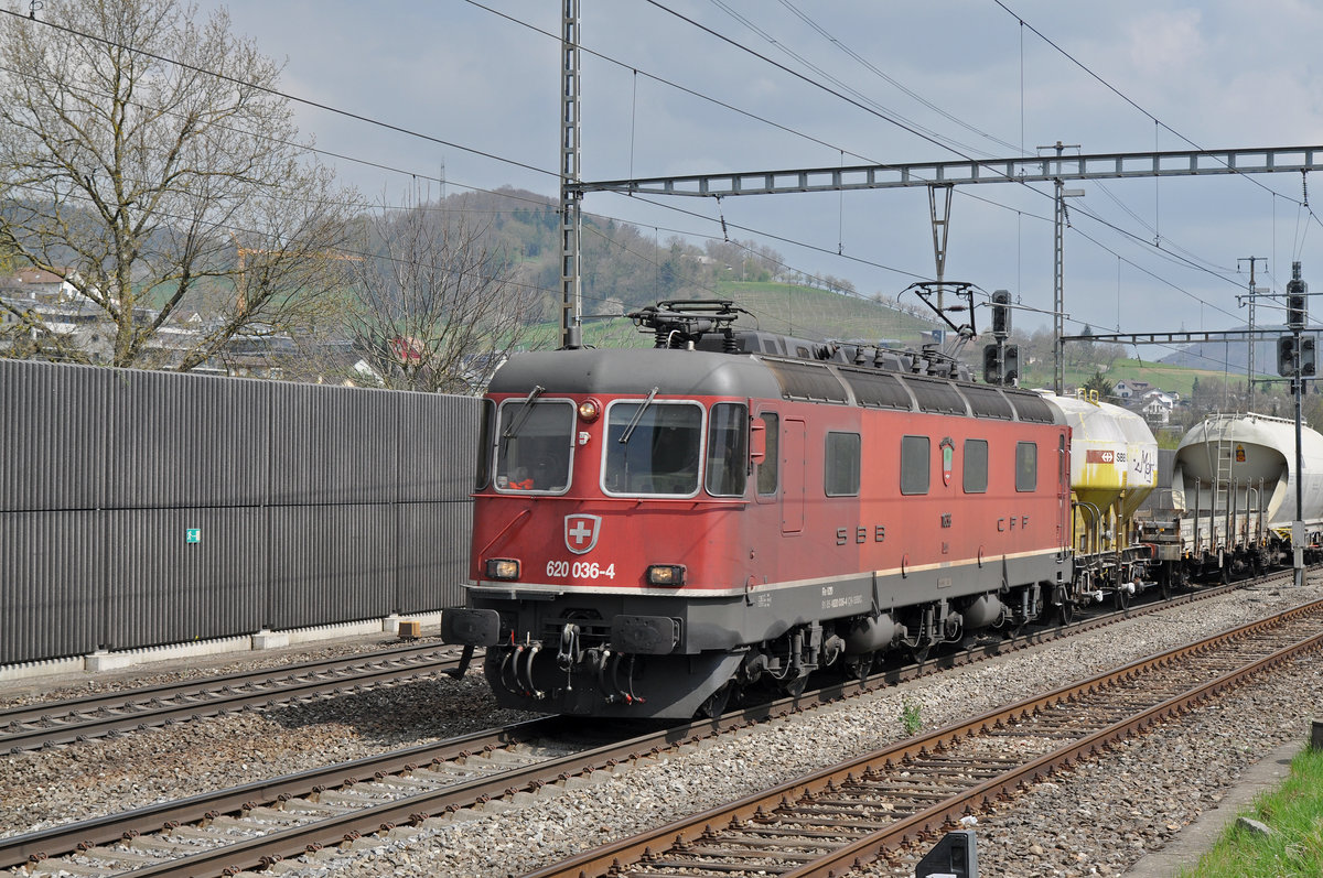 Re 620 036-4 durchfährt den Bahnhof Gelterkinden. Die Aufnahme stammt vom 06.04.2017.