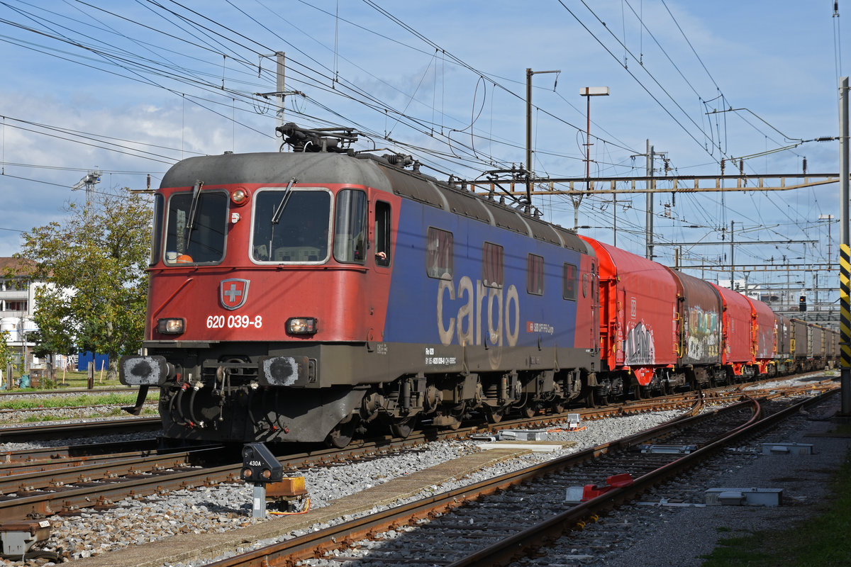 Re 620 039-8 durchfährt den Bahnhof Pratteln. Die Aufnahme stammt vom 28.09.2019.