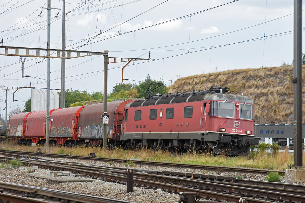 Re 620 041-4 durchfährt den Bahnhof Pratteln. Die Aufnahme stammt vom 29.08.2018.
