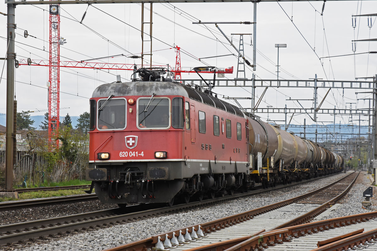 Re 620 041-4, durchfährt den Bahnhof Rheinfelden. Die Aufnahme stammt vom 16.04.2019.