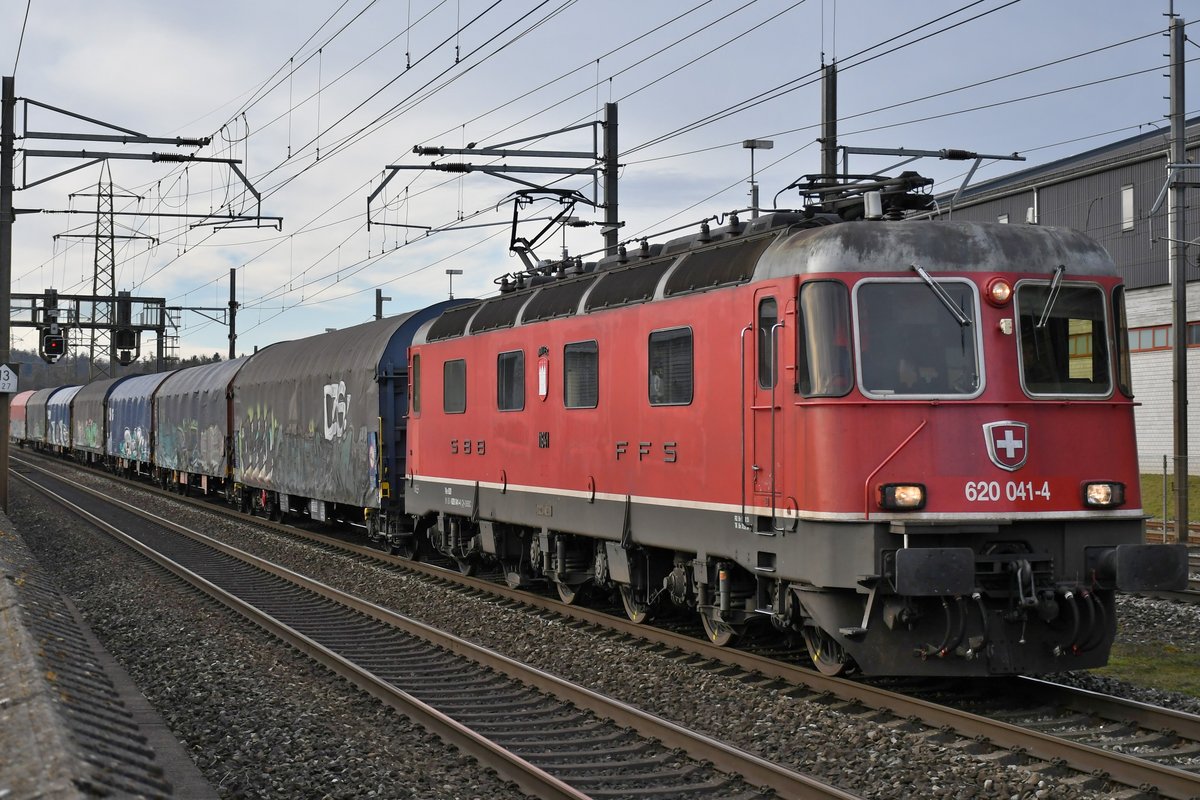 Re 620 041-4  Moutier  kurz vor Othmarsingen am 25.02.2020.