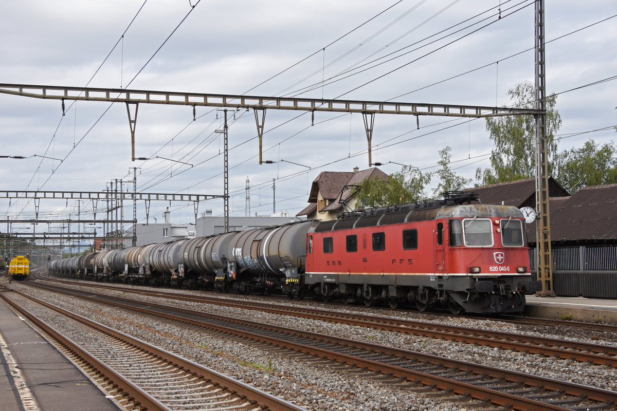 Re 620 043-0 durchfährt den Bahnhof Rupperswil. Die Aufnahme stammt vom 31.07.2019.