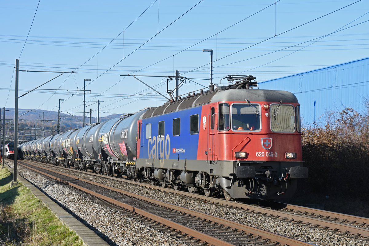Re 620 046-3 fährt Richtung Bahnhof Itingen. Die Aufnahme stammt vom 03.12.2019.