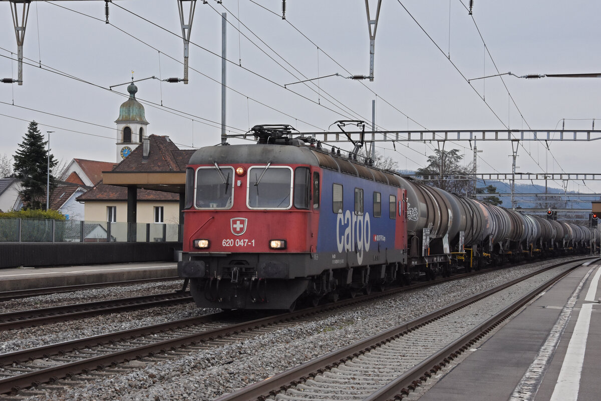 Re 620 047-1 durchfährt den Bahnhof Rupperswil. Die Aufnahme stammt vom 07.01.2022.