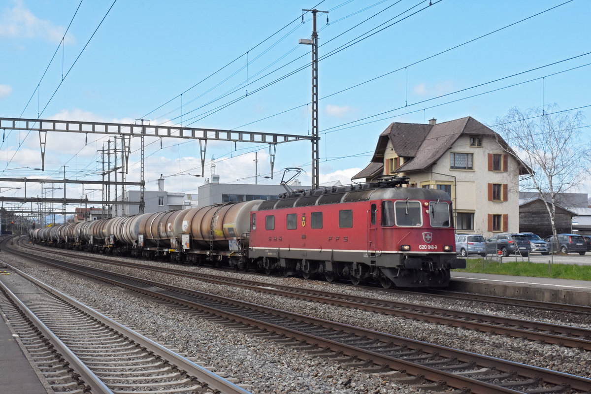 Re 620 048-9 durchfährt den Bahnhof Rupperswil. Die Aufnahme stammt vom 13.03.2020.