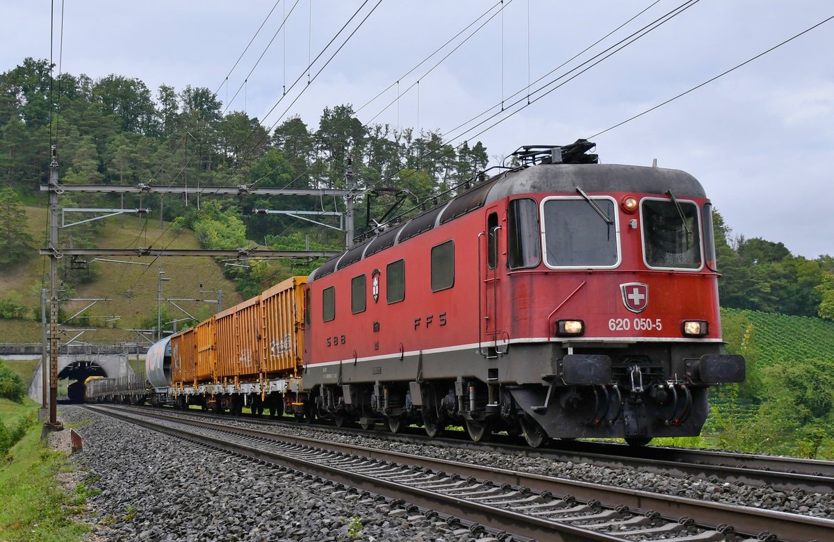 Re 620 050-5  Schönenwerd  unterwegs zwischen Villnachern und Schinznach-Dorf auf dem Weg nach Basel, aufgenommen am 22.08.2020.