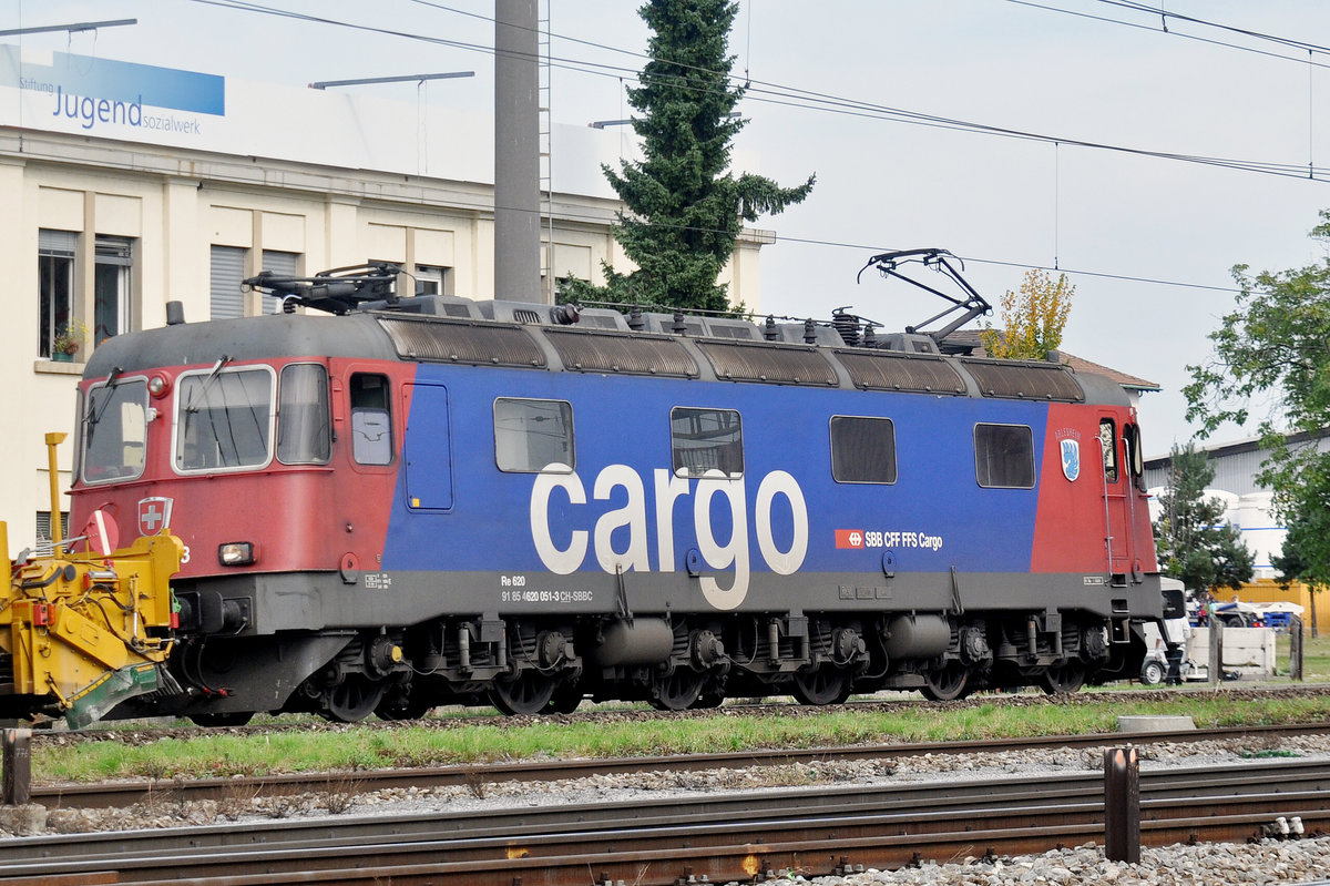 Re 620 051-3 durchfährt den Bahnhof Pratteln. Die Aufnahme stammt vom 28.09.2017.