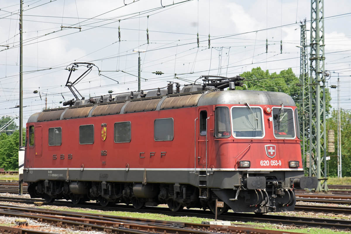 Re 620 053-9 durchfährt den Badischen Bahnhof. Die Aufnahme stammt vom 08.06.2018.