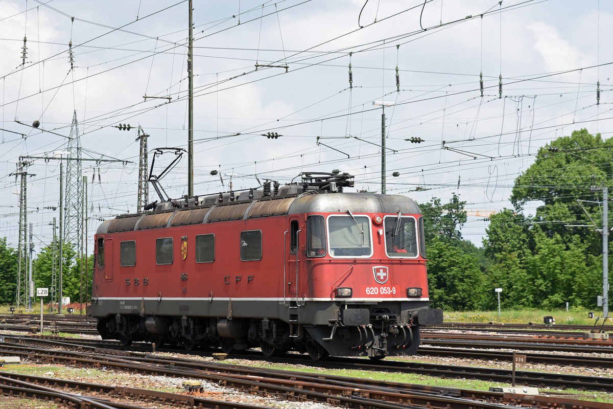 Re 620 053-9 durchfährt den Badischen Bahnhof. Die Aufnahme stammt vom 08.06.2018.
