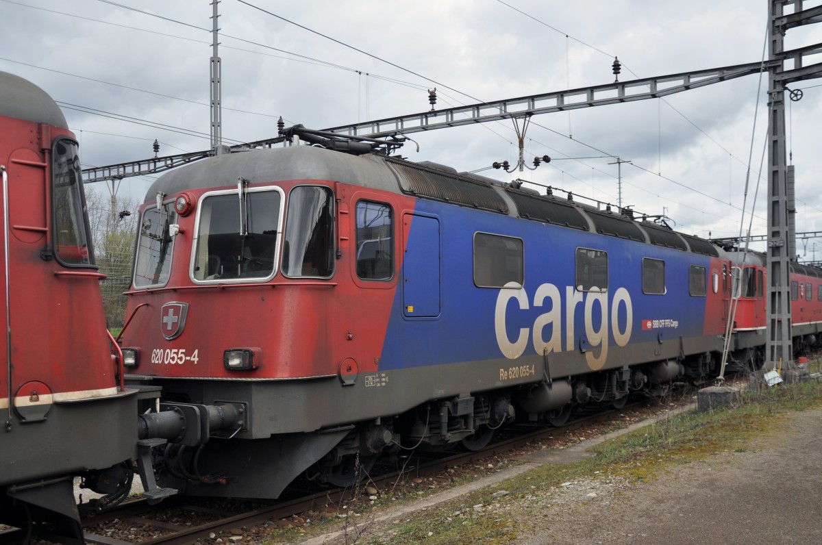 Re 620 055-4 beim Güterbahnhof in Muttenz. Die Aufnahme stammt vom 23.03.2014.