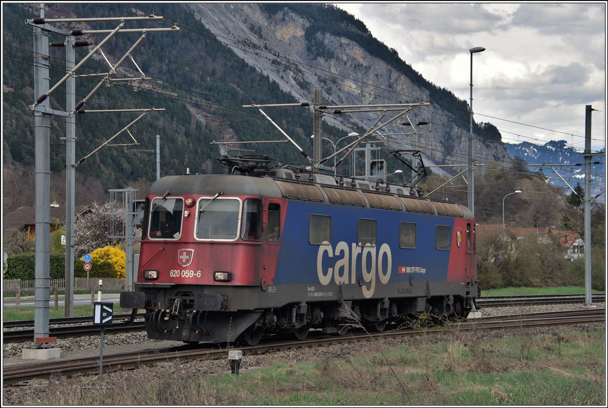 Re 620 059-6  Chavornay  in Ems Werk. (10.04.2018)