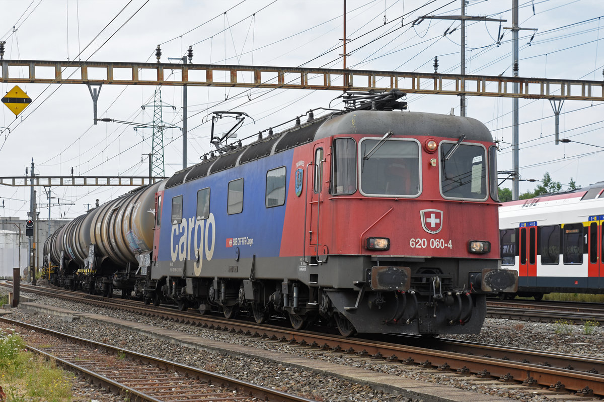 Re 620 060-4 durchfährt den Bahnhof Pratteln. Die Aufnahme stammt vom 29.06.2018.