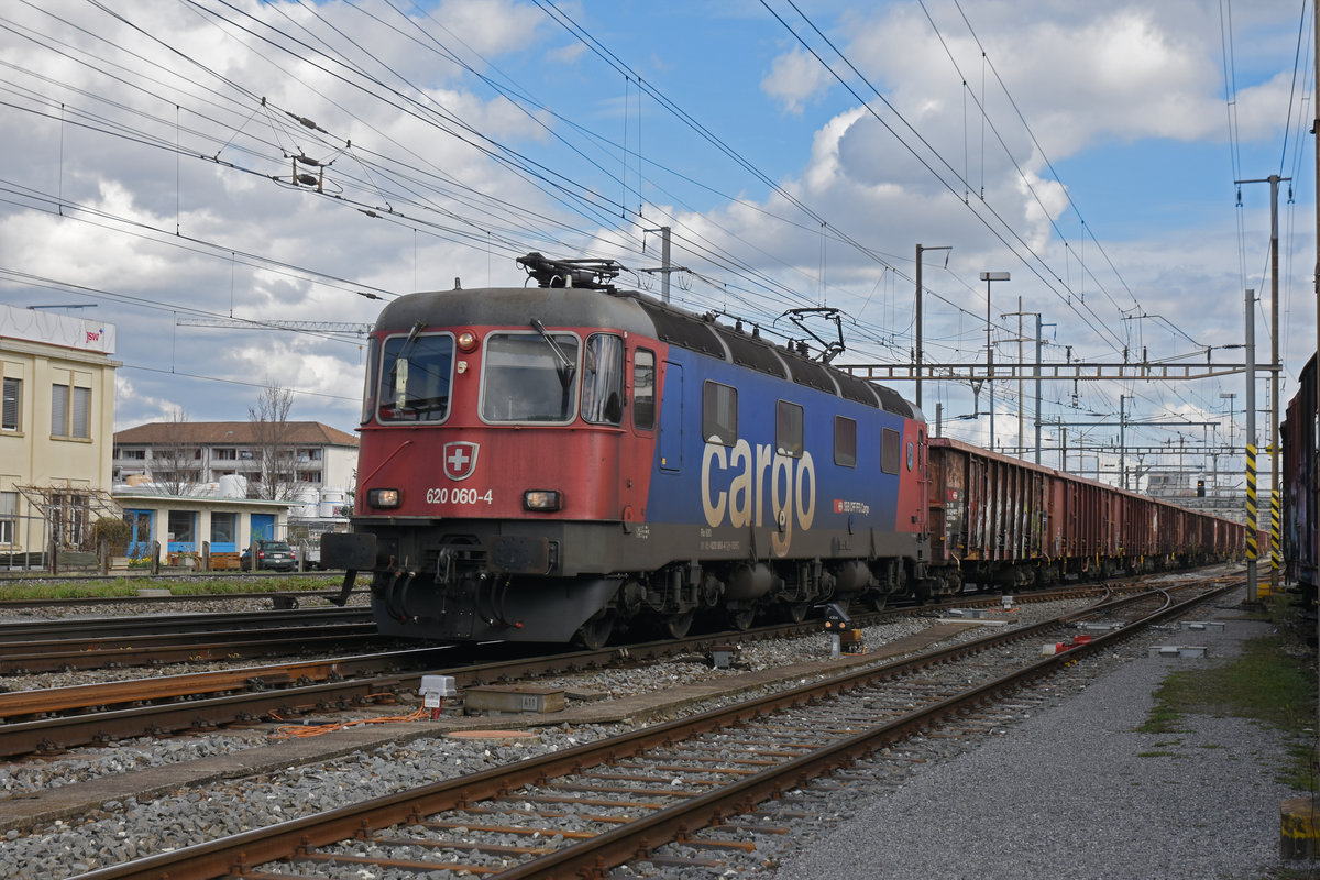 Re 620 060-4 durchfährt den Bahnhof Pratteln. Die Aufnahme stammt vom 04.03.2020.