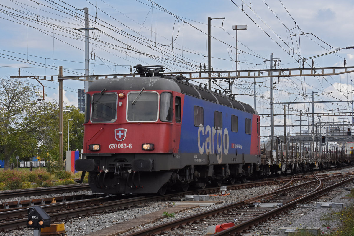 Re 620 063-8 durchfährt den Bahnhof Pratteln. Die Aufnahme stammt vom 22.09.2020.